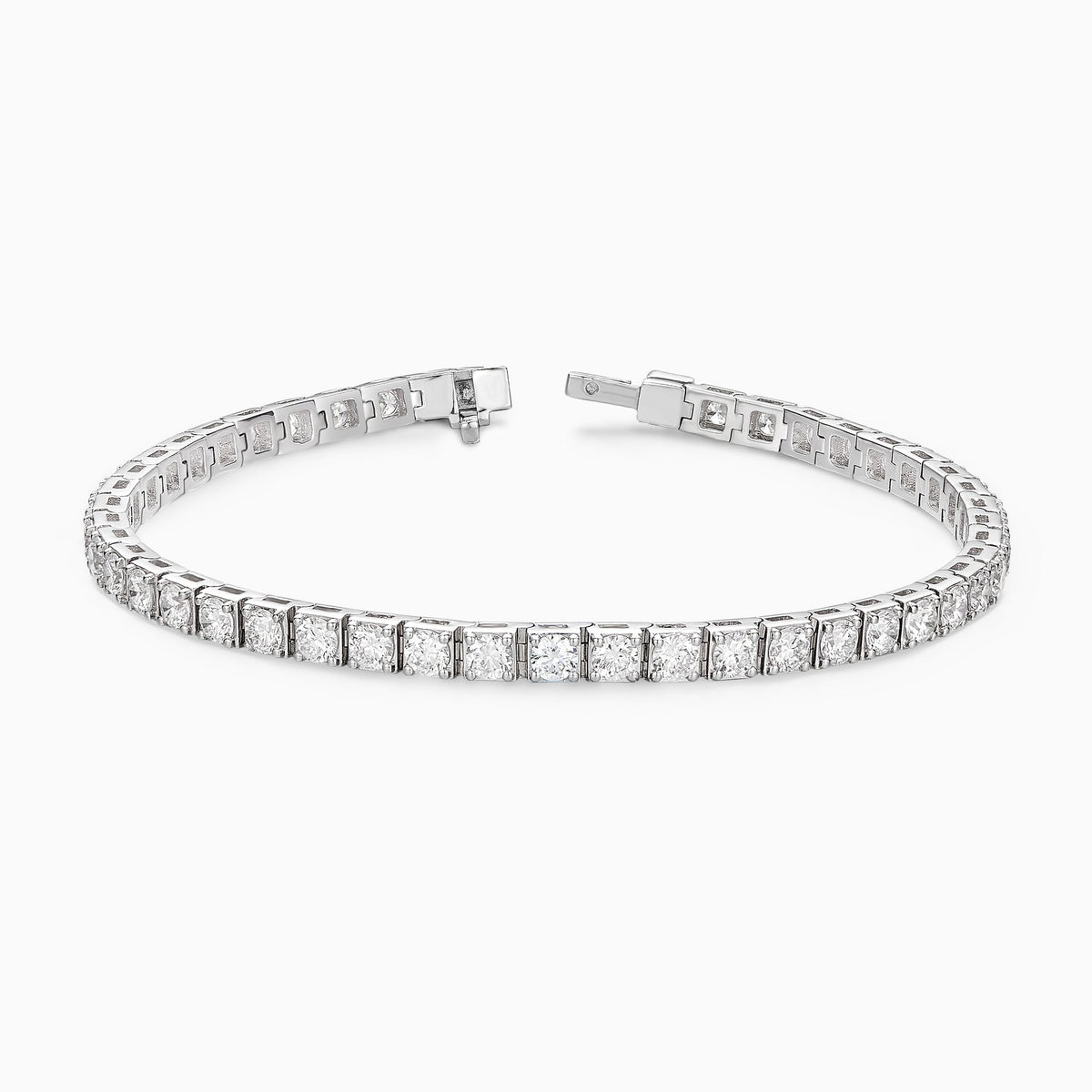 Infinity Interlocking Round Brilliant Diamond Tennis Bracelet in Platinum